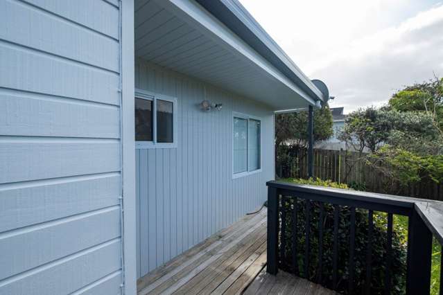 2 bedroom unit in the heart of Stanmore Bay