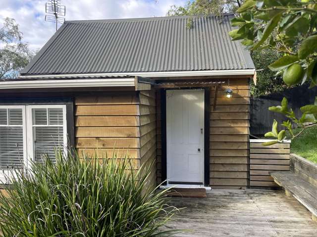 Charming Studio Cottage - Long Term Rental