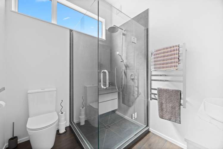 32 Colmar Road Mellons Bay_43