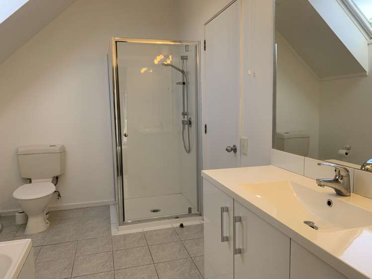 2/24 Clonbern Road Remuera_11