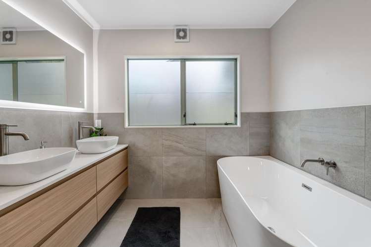 24 Goldfinch Rise Unsworth Heights_18