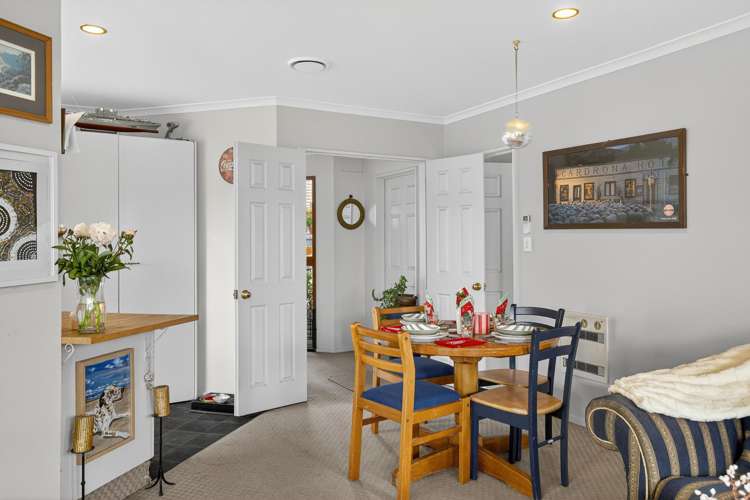 2/7 Crofts Lane Parklands_10