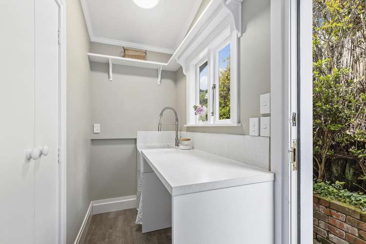 4A & 4B Whitianga View Paremata_23