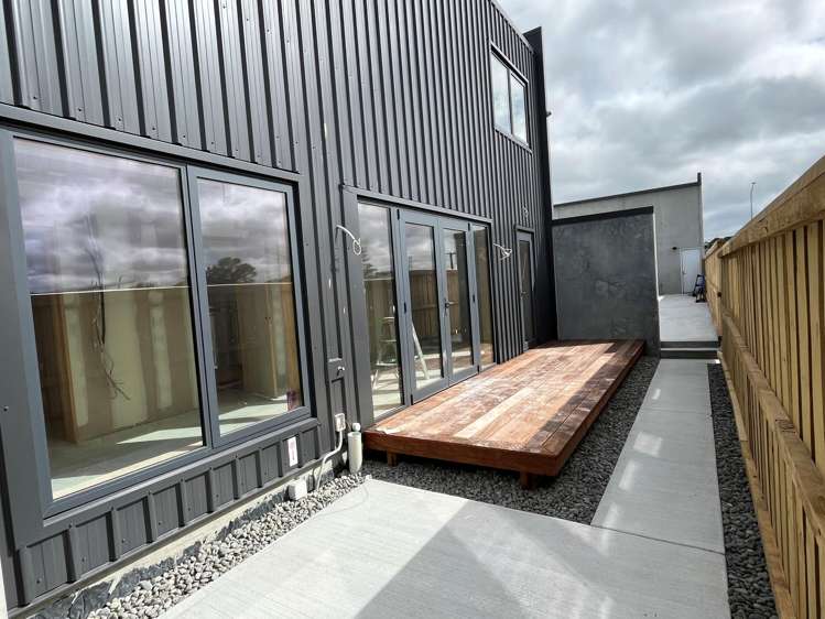 7/1 Lake Bryndwr Lane Burnside_6