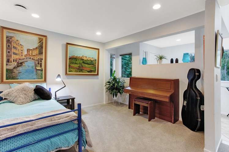 23 Pinewood Grove Botany Downs_16