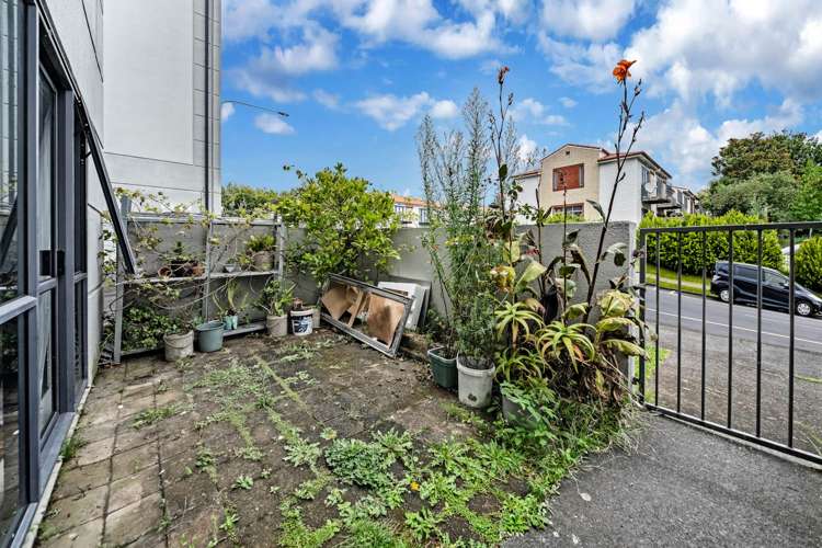 22/6 Ambrico Place New Lynn_16