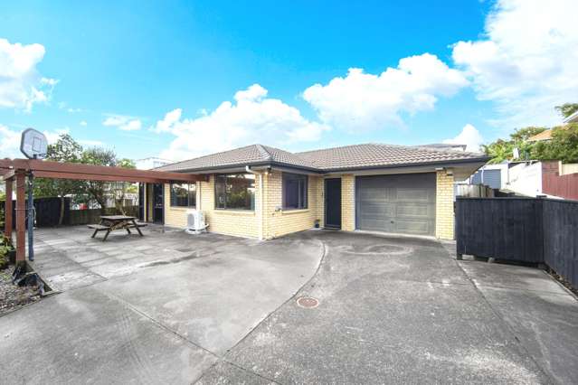 WARM, INVITING & CLOSE TO THE VILLAGE