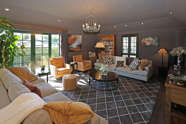 STUNNING, SOPHISTICATED & SURE TO IMPRESS