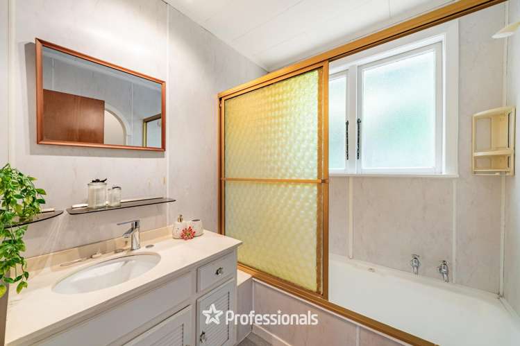 2 Singers Road Korokoro_9