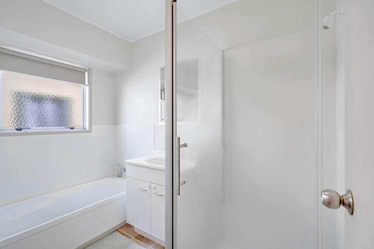 300 Shakespeare Street 11373_8