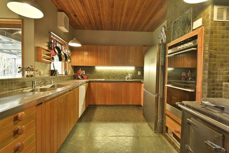 1550 Glenora Road Akitio_18