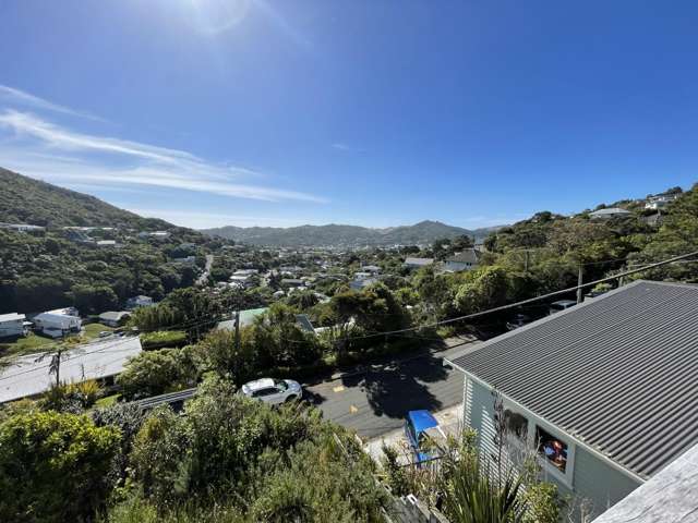 Sunny, Spacious Living in Peaceful Karori – Your Perfect 3-Bedroom Retreat!