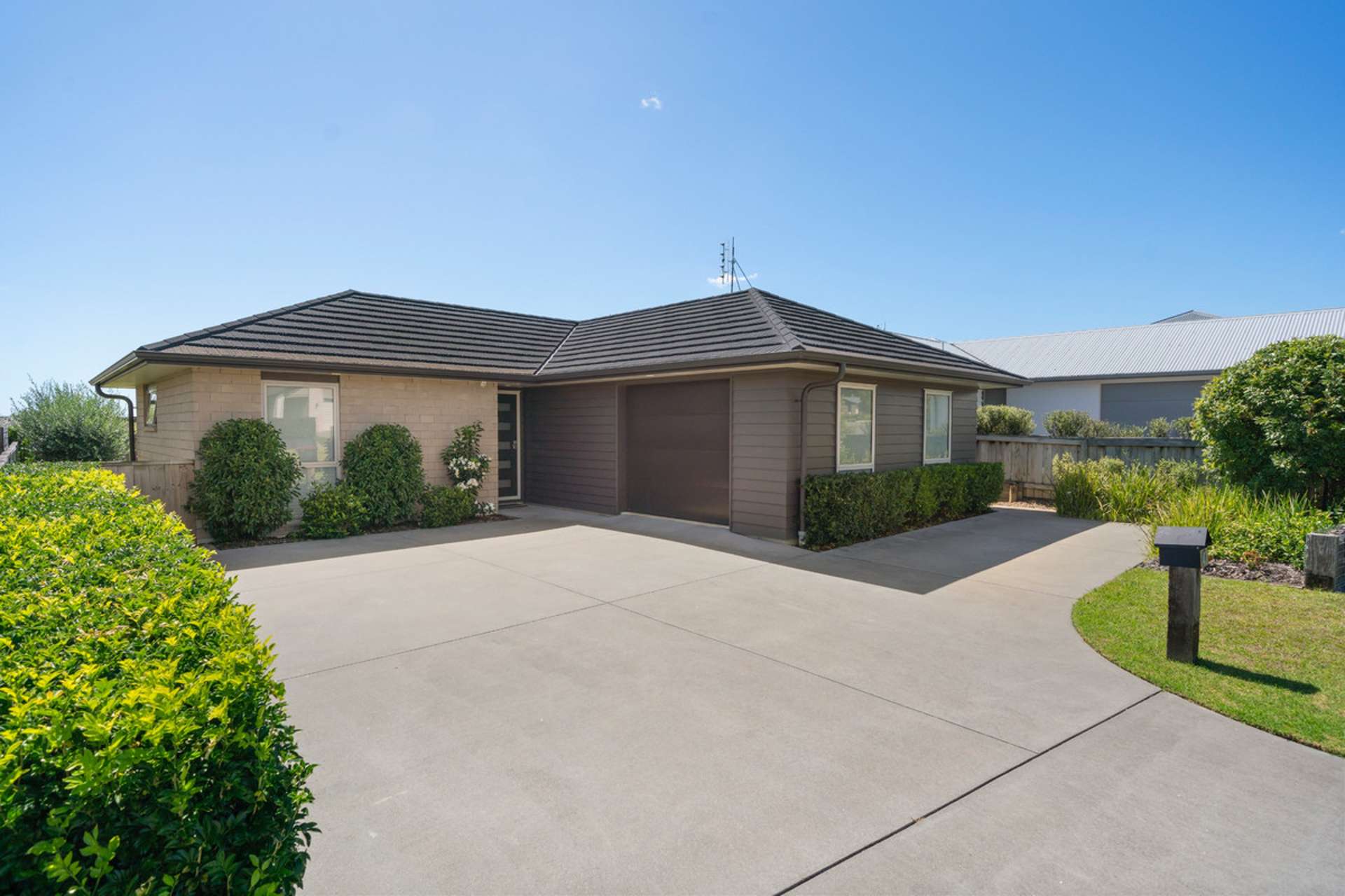 42 Benmore Crescent Pyes Pa_0