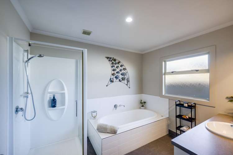 6 Palliser Place Poraiti_16