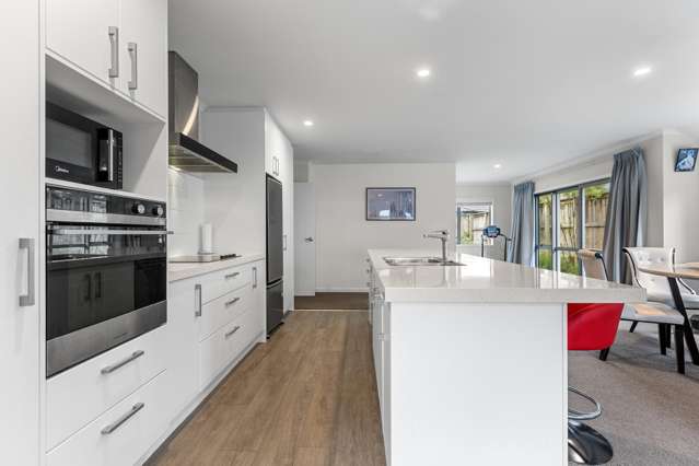 68 Puhirake Crescent Pyes Pa_1