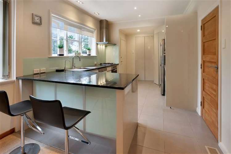 19 Achilles Crescent Narrow Neck_13