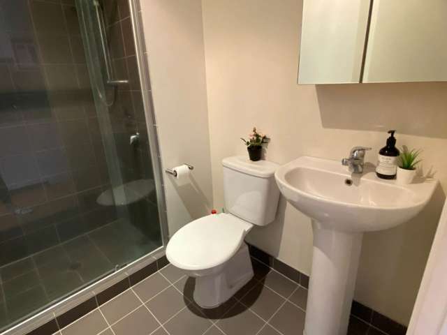 1D/32 Eden Crescent City Centre_4