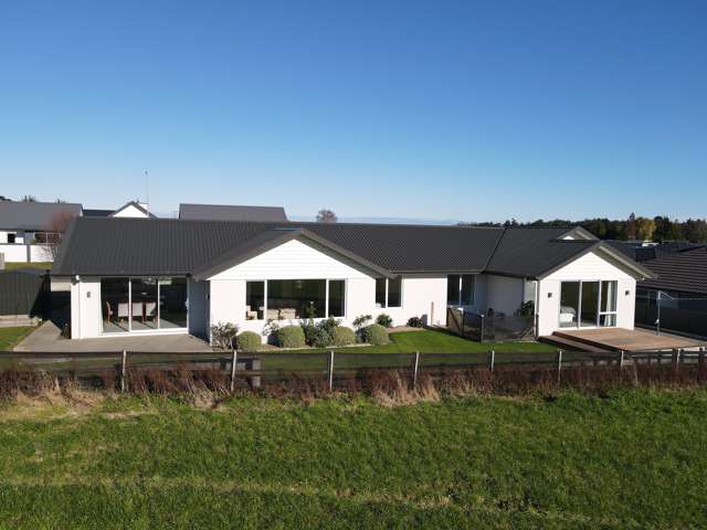 Stunning home – Northview location