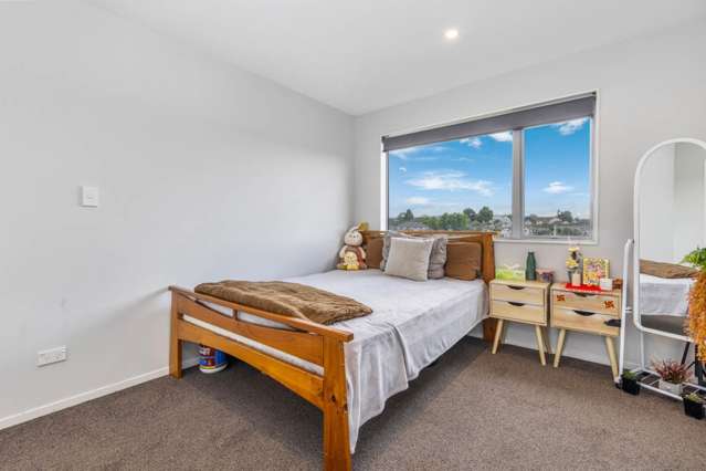 7/11 Ray Small Drive Papakura_3