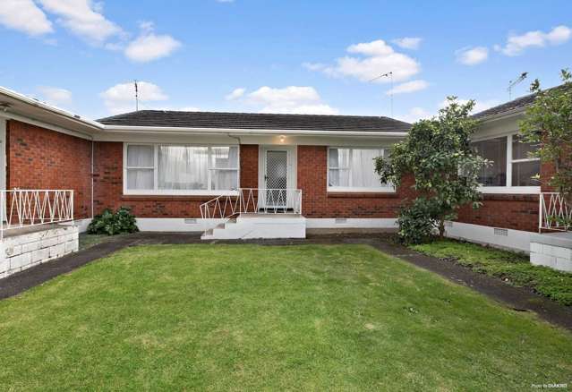 Sunny Brick & Tile Unit in Mt Wellington