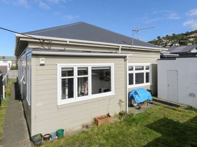 5 Wha Street Lyall Bay_1