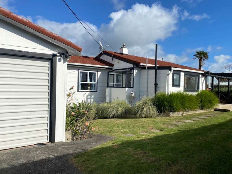 51 Roberts Road Matakatia_1