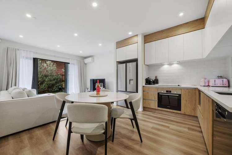 2/143 Carlisle Road Northcross_8