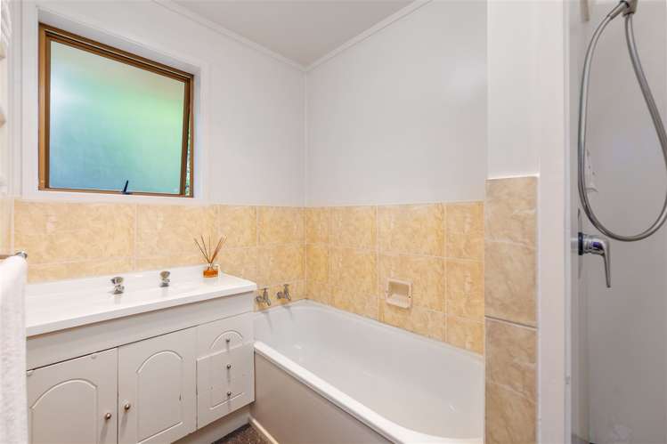 2/201 Henderson Valley Road Henderson_10