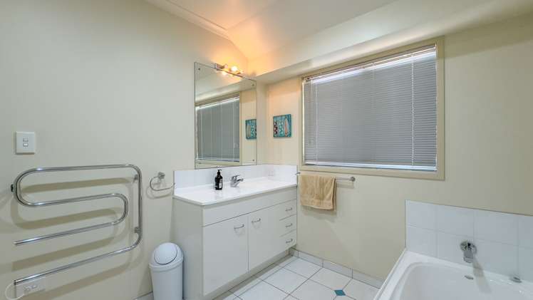 19 Crown Reef Pauanui_15