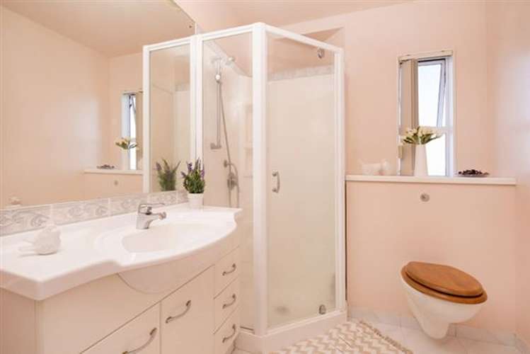 8 Woodview Rise Botany Downs_15