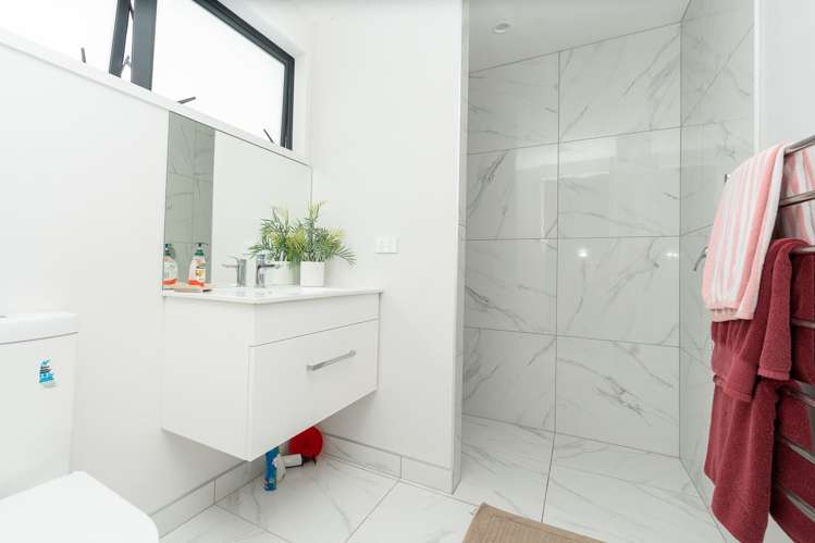 2/100 East Street Enderley_9