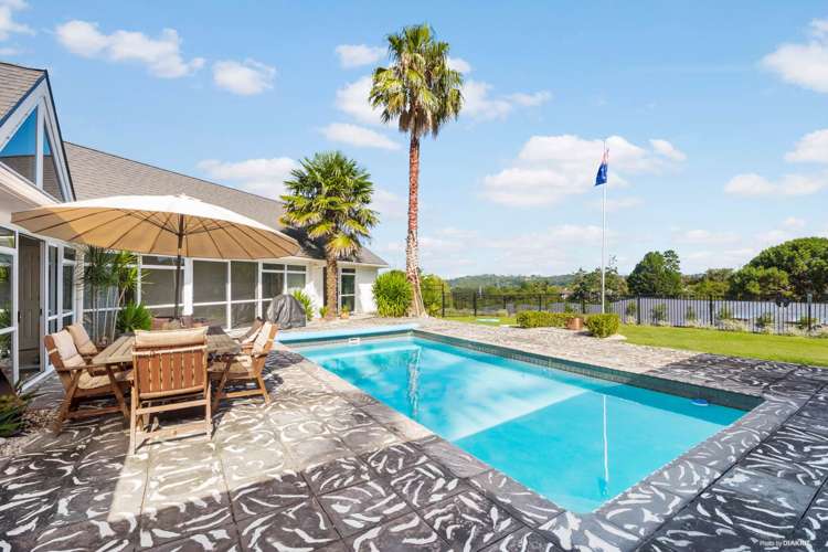 30 Bernard Magnus Lane Greenhithe_6