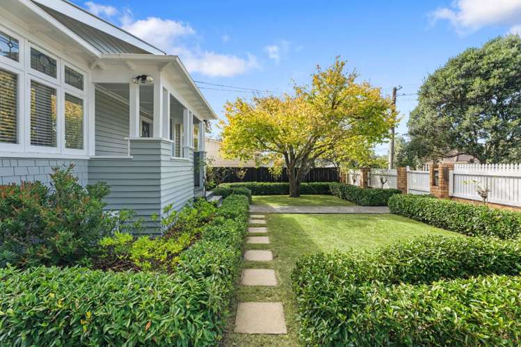 3 Fairlands Avenue 1823_16