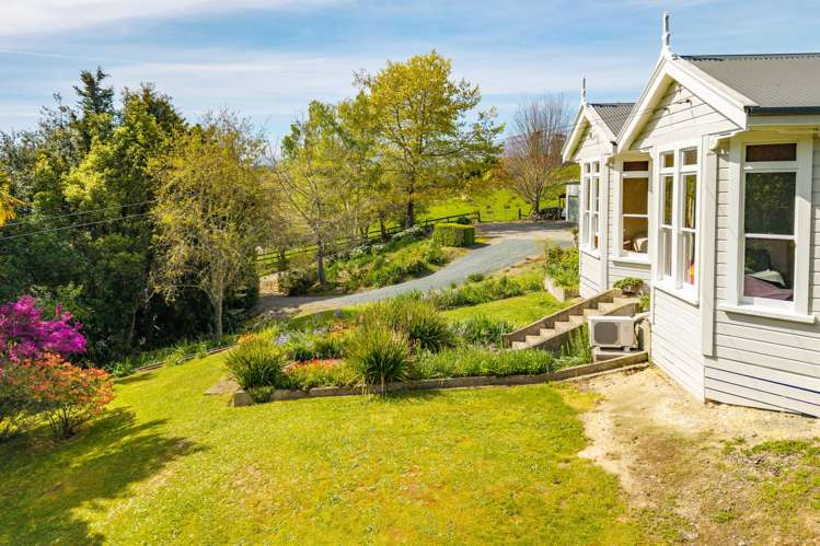 121 Pretty Bridge Valley Road Wakefield_1