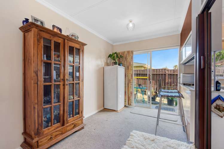 2/10 Exeter Street Stoke_2