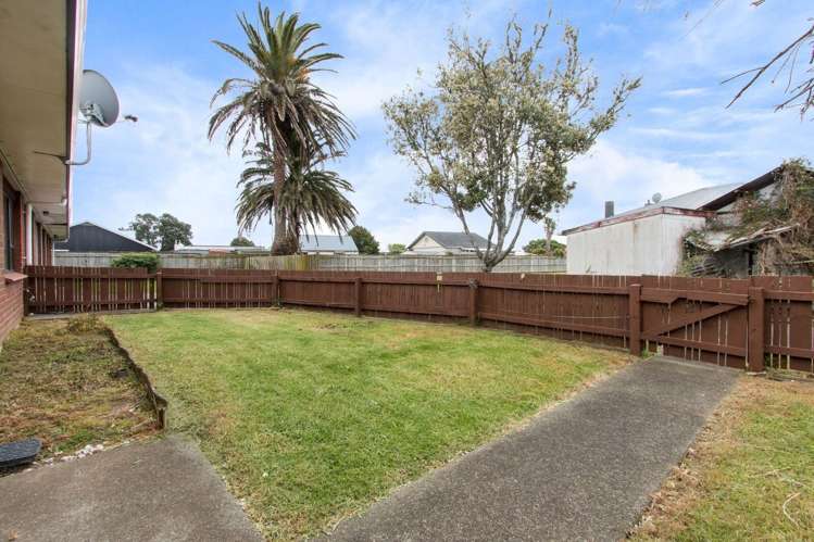2/6 Miami Street Mangere East_9