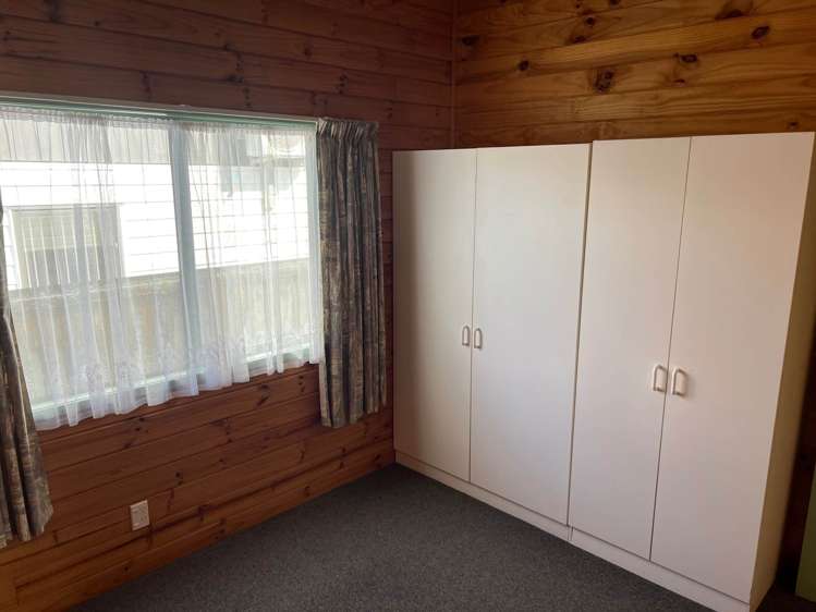 1A Clinton Avenue Te Atatu Peninsula_4