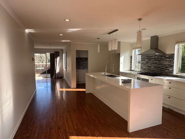 37 Charles Dickens Drive Mellons Bay_3