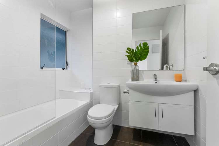 16 Winhall Rise Remuera_16