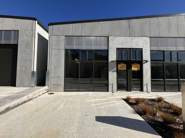 Versatile retail/office space