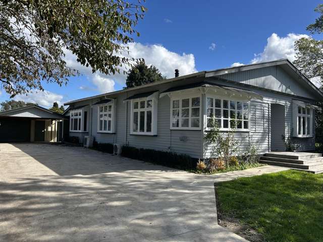 PAHIATUA - 3 + 1 BEDROOMS