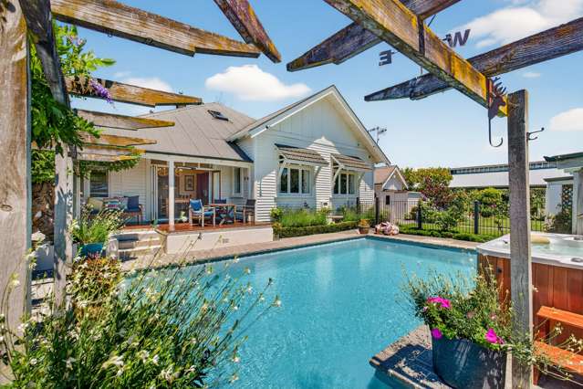 An entertainer’s dream in a grand family setting