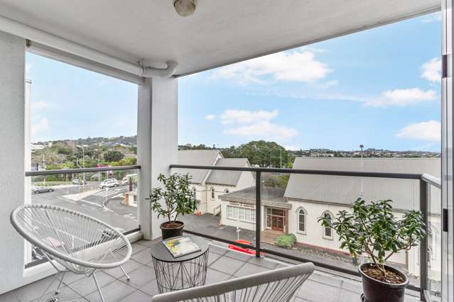 6v/435 New North Road Kingsland_2