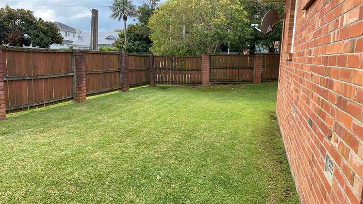 1/293 Lake Road Hauraki_10