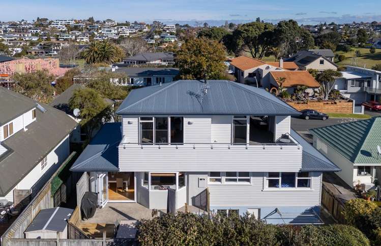 19 Crescent Road Otumoetai_21