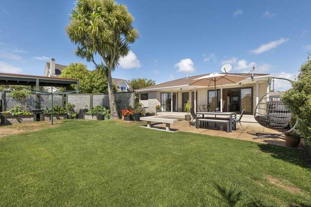 Solid, sunny & superbly located