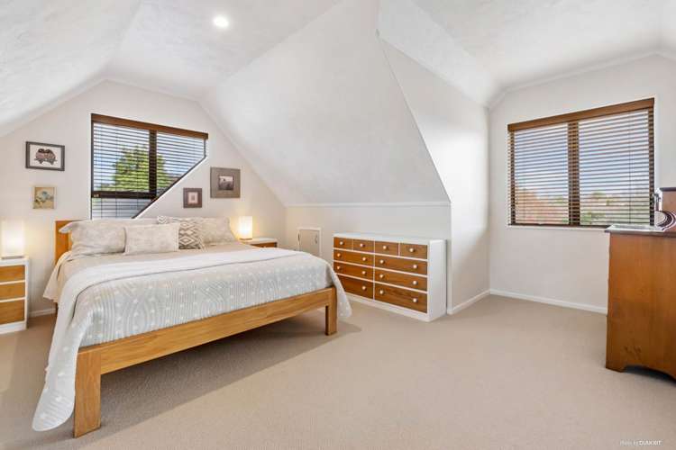 32 Orinda Close Botany Downs_14