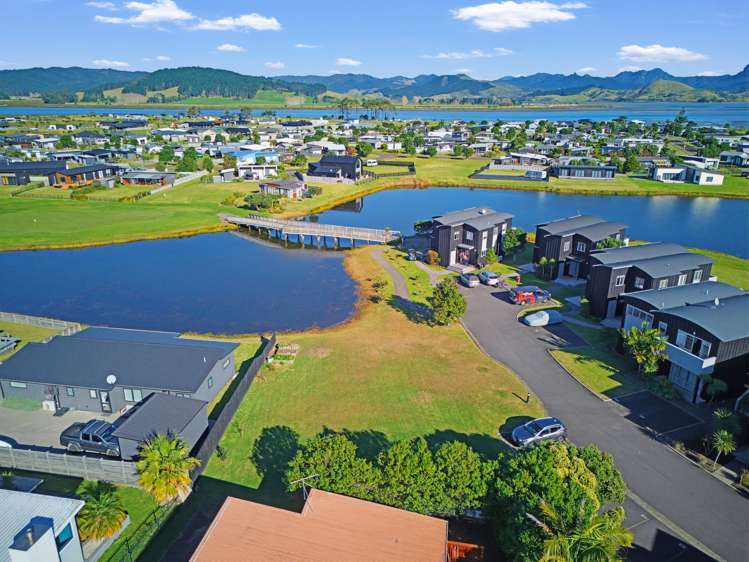 102 The Fairway Matarangi_12