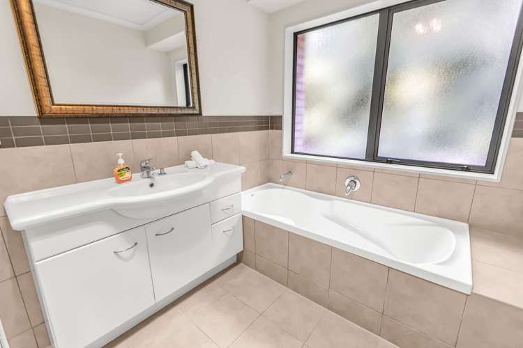 29 Edward Payton Grove Pukehangi_15