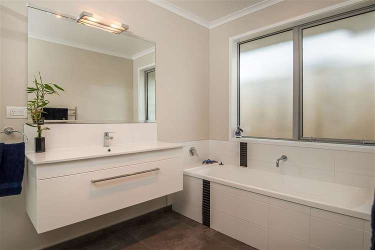 102 Pohutukawa Parade Riverhead_13